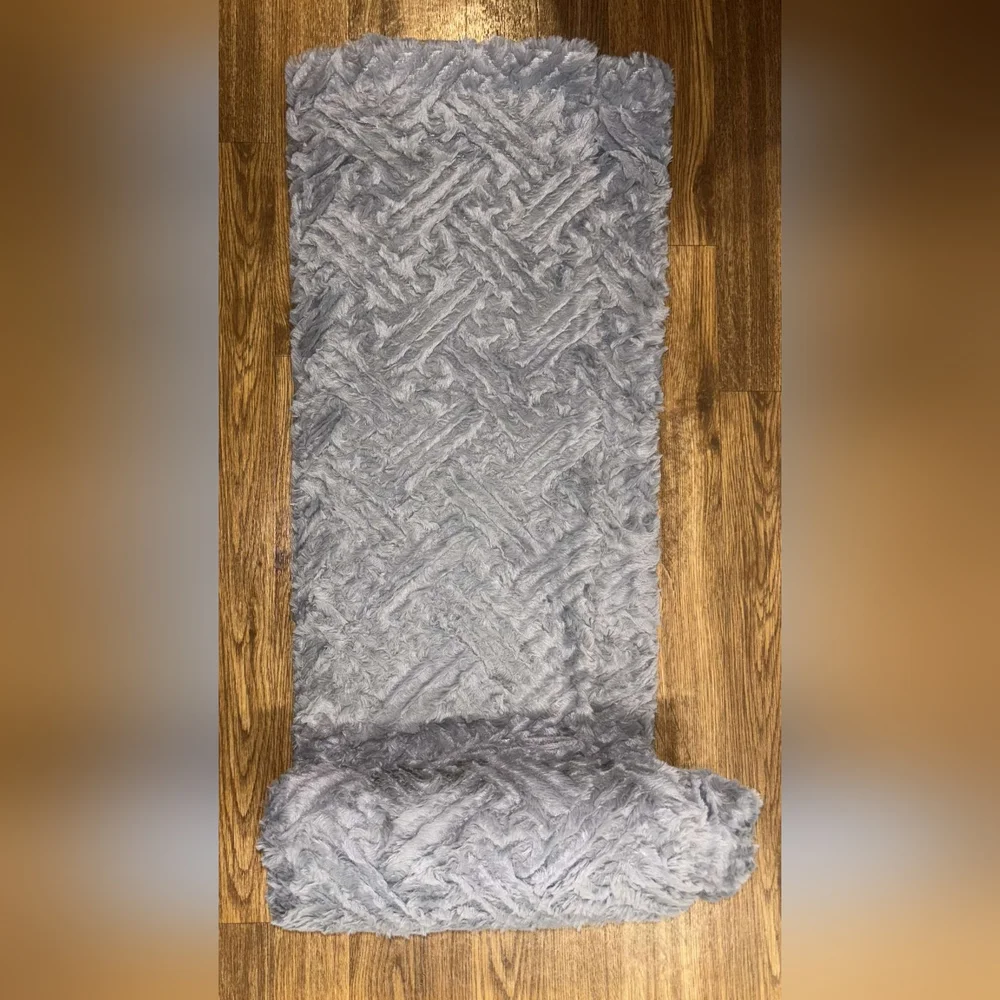 Limited edition soft gray plush throw - Picture 8 of 17